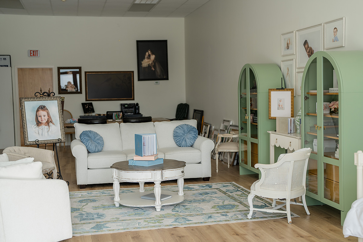 picture of a comfortable newborn studio in brunswick ga